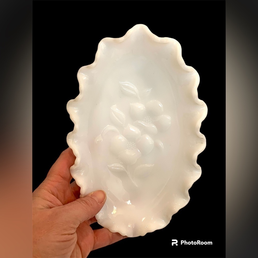 VTG Hazel Atlas Early American Milk Glass Oval Ruffled Rim Pickle Tray C. 1958